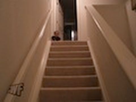 Ako sa chodí dole schodmi