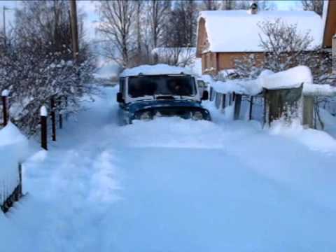 Ako sa ruské auto brodí cez sneh