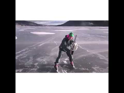Korčuľovanie sa na ľade s motorovou pílou