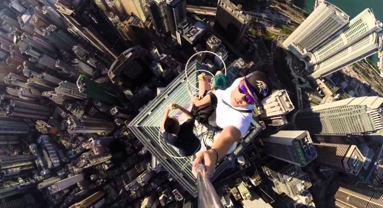 Selfie z mrakodrapu z Hong Kongu