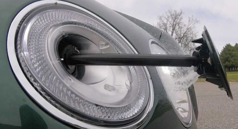 Luxusné Bentley Bentayga a jeho čistenie svetiel