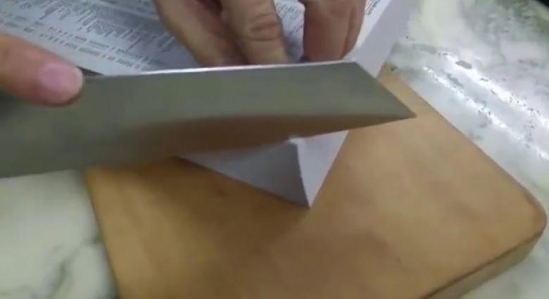 Mega ostrý japonský nôž, ktorým prerežeš aj knihu