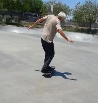 Dedko vs. skateboard