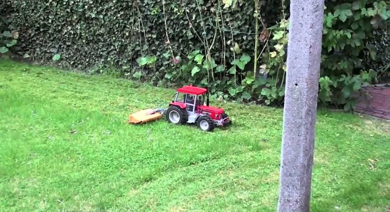 Traktor na diaľkové ovládanie pre deti, ktorý vám zaistí krásnu záhradku!