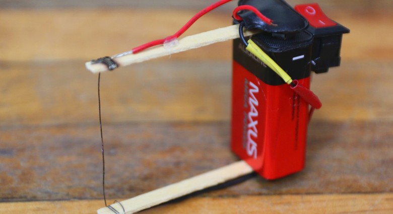 Ako si vyrobiť rezač z polystyrénu, 9V baterky a drôtu?