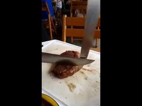 Umenie krájania šťavnatého steaku šéfkuchárom