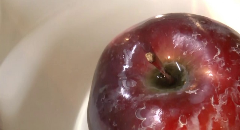 Aký hnus na sebe majú jablká zo supermarketov?