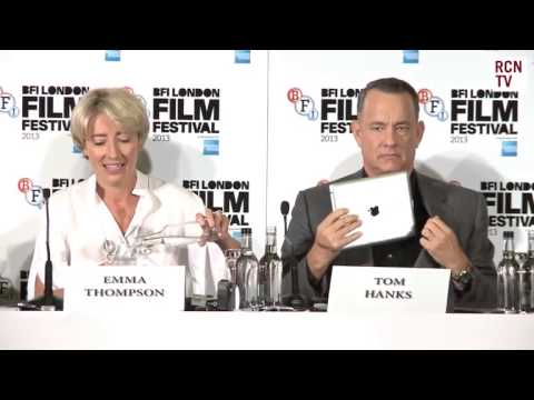Tom Hanks nenápadne kradne :)
